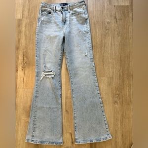 GAP Denim ‘70s Flare Light Wash Distressed Jeans Size 6/28R EUC